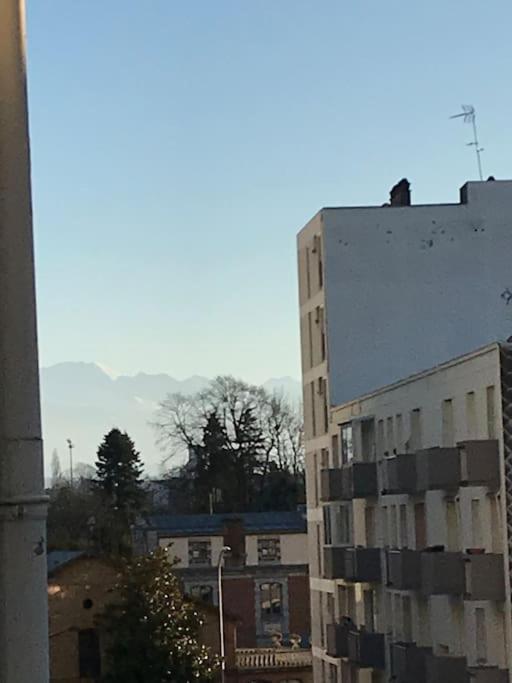 Le Voltaire -2 Chambres- 70M2- Hypercentre-Parking-Wifi Fibre- Nouvelle Literie Tarbes Esterno foto