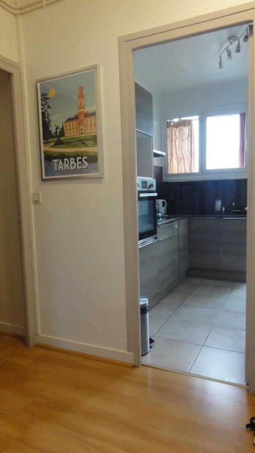 Le Voltaire -2 Chambres- 70M2- Hypercentre-Parking-Wifi Fibre- Nouvelle Literie Tarbes Esterno foto