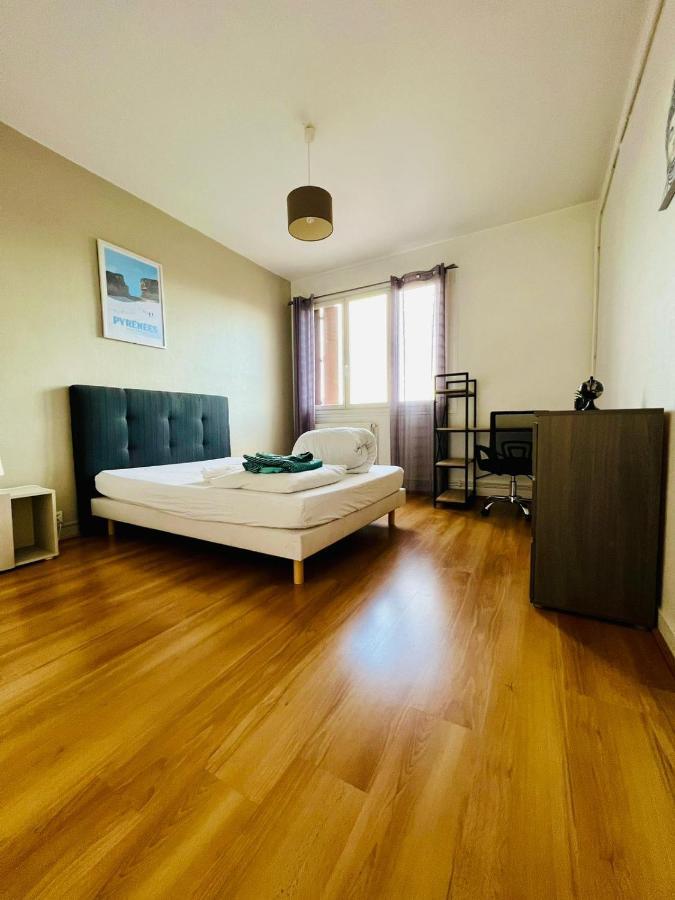 Le Voltaire -2 Chambres- 70M2- Hypercentre-Parking-Wifi Fibre- Nouvelle Literie Tarbes Esterno foto